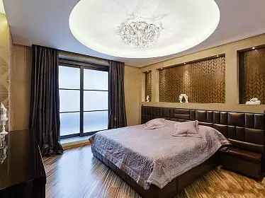 Натяжные потолки с подсветкой